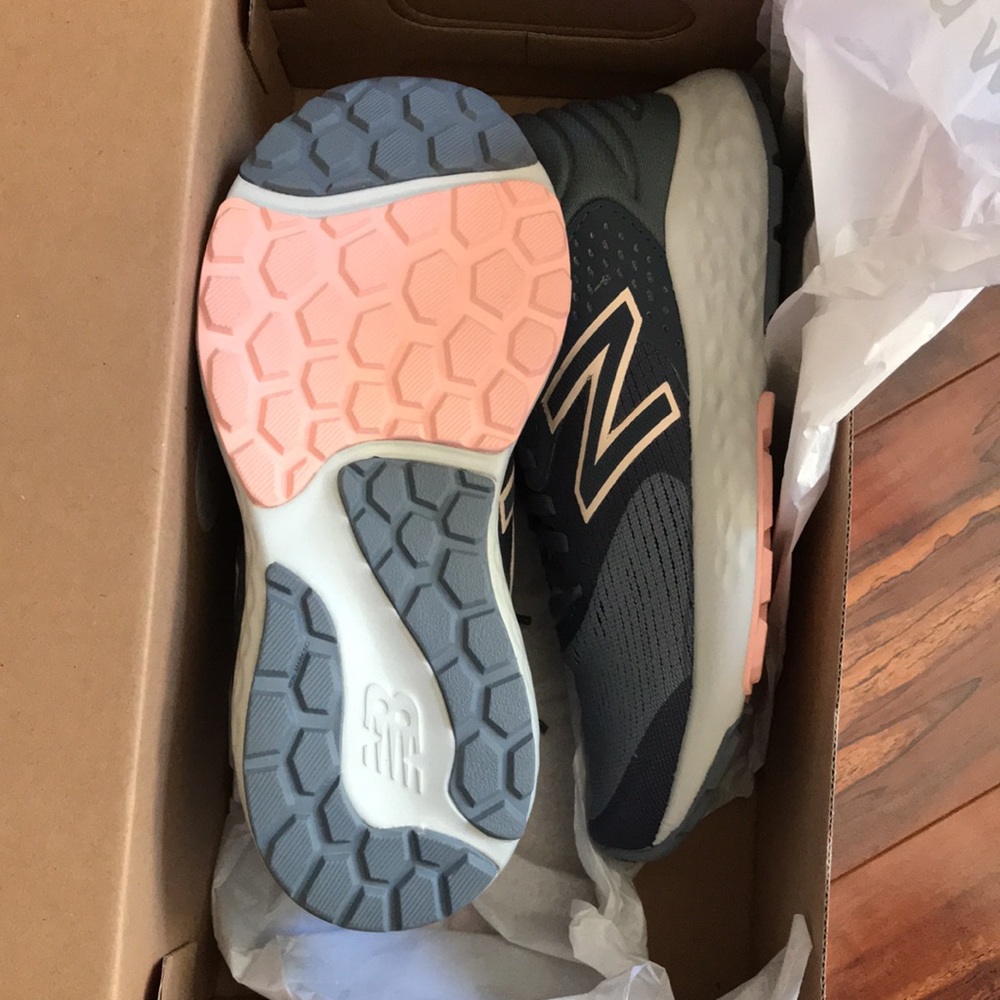 New Balance Women’s 6 Sneakers Running Shoes Grey Pink Comfort NIB